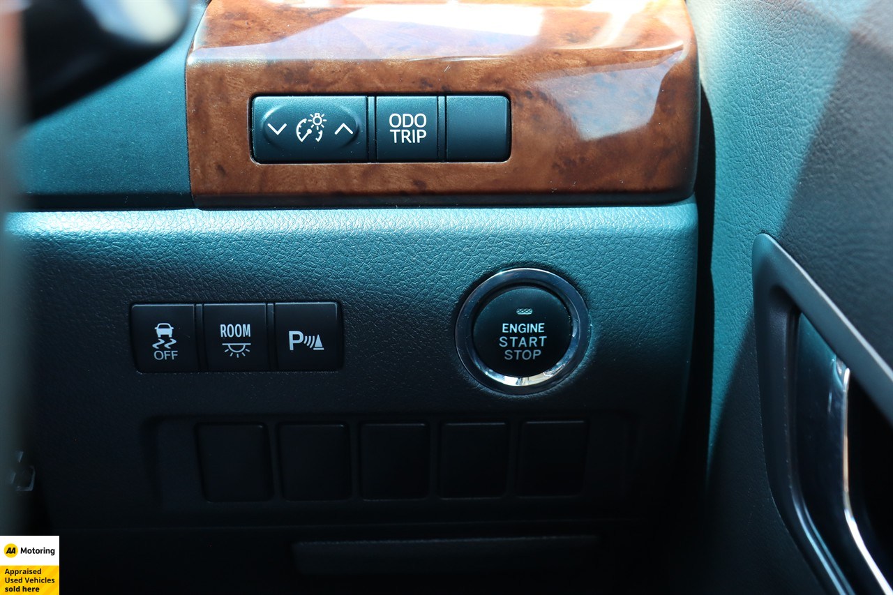 2011 Toyota Vellfire