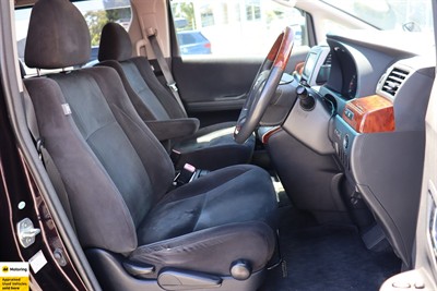 2011 Toyota Vellfire - Thumbnail