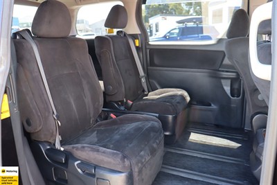 2011 Toyota Vellfire - Thumbnail