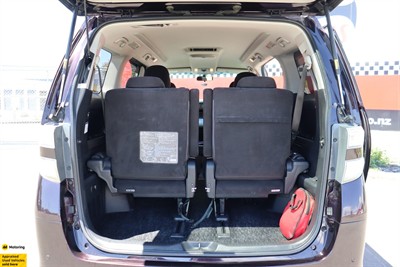 2011 Toyota Vellfire - Thumbnail