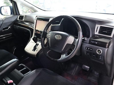 2013 Toyota Vellfire - Thumbnail