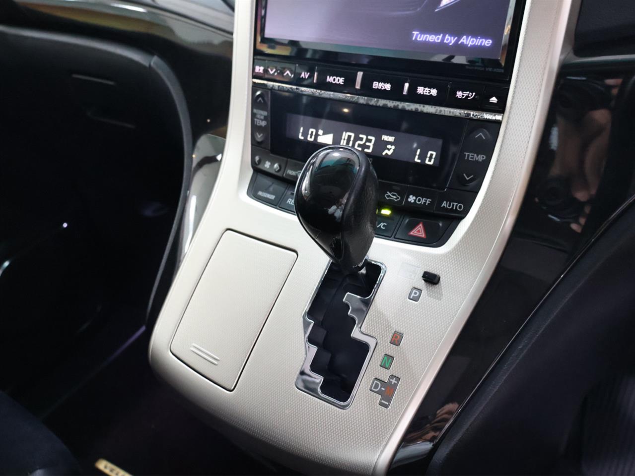 2013 Toyota Vellfire