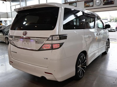 2013 Toyota Vellfire - Thumbnail