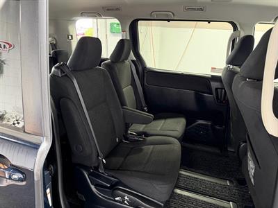 2014 Toyota Voxy - Thumbnail