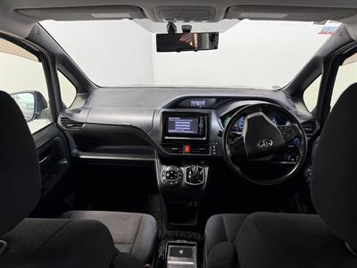 2014 Toyota Voxy - Thumbnail