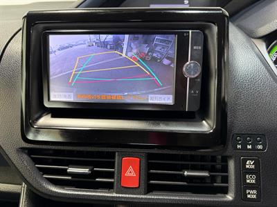 2014 Toyota Voxy - Thumbnail