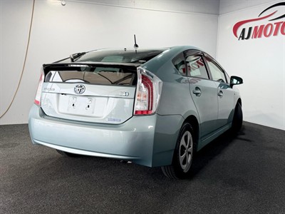 2014 Toyota Prius - Thumbnail