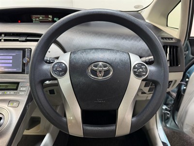2014 Toyota Prius - Thumbnail