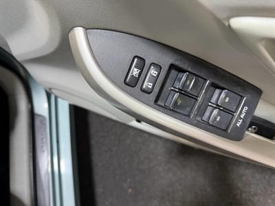 2014 Toyota Prius - Thumbnail