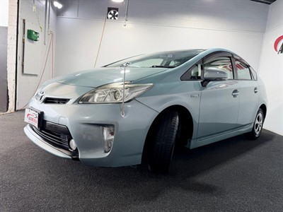 2014 Toyota Prius - Thumbnail