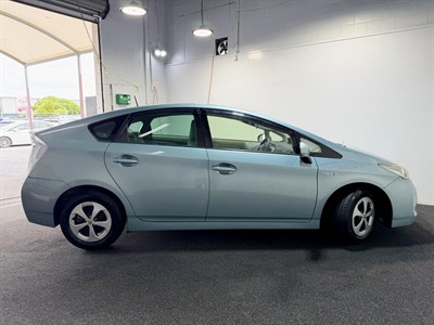 2014 Toyota Prius - Thumbnail