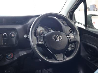 2018 Toyota Yaris - Thumbnail