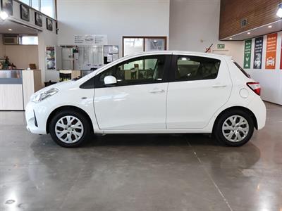 2018 Toyota Yaris - Thumbnail