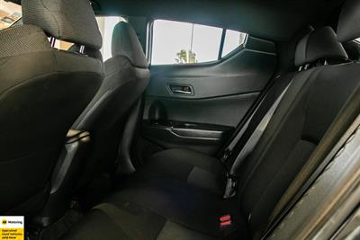 2017 Toyota C-HR - Thumbnail