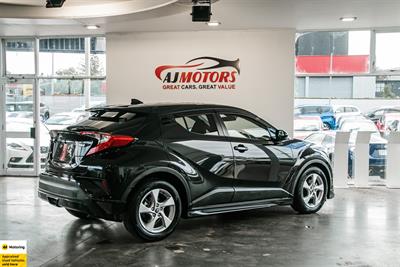 2017 Toyota C-HR - Thumbnail