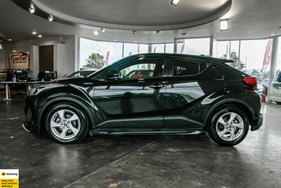 2017 Toyota C-HR - Thumbnail
