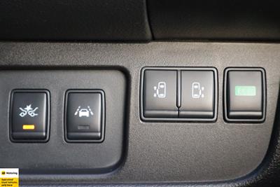 2015 Nissan Serena - Thumbnail