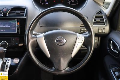 2015 Nissan Serena - Thumbnail