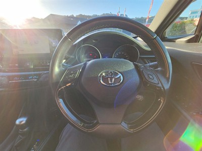 2017 Toyota C-HR - Thumbnail