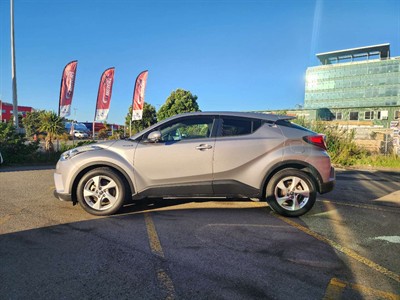2017 Toyota C-HR - Thumbnail
