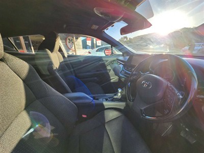 2017 Toyota C-HR - Thumbnail