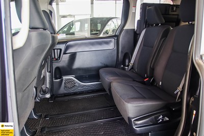 2014 Toyota Voxy - Thumbnail