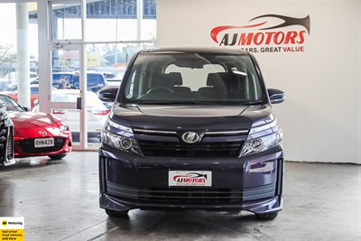 2014 Toyota Voxy - Thumbnail