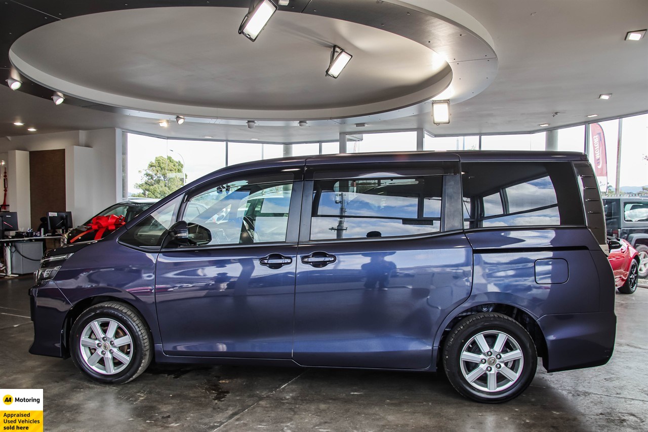 2014 Toyota Voxy
