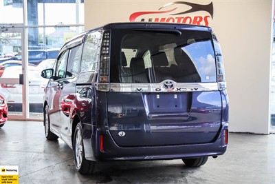 2014 Toyota Voxy - Thumbnail