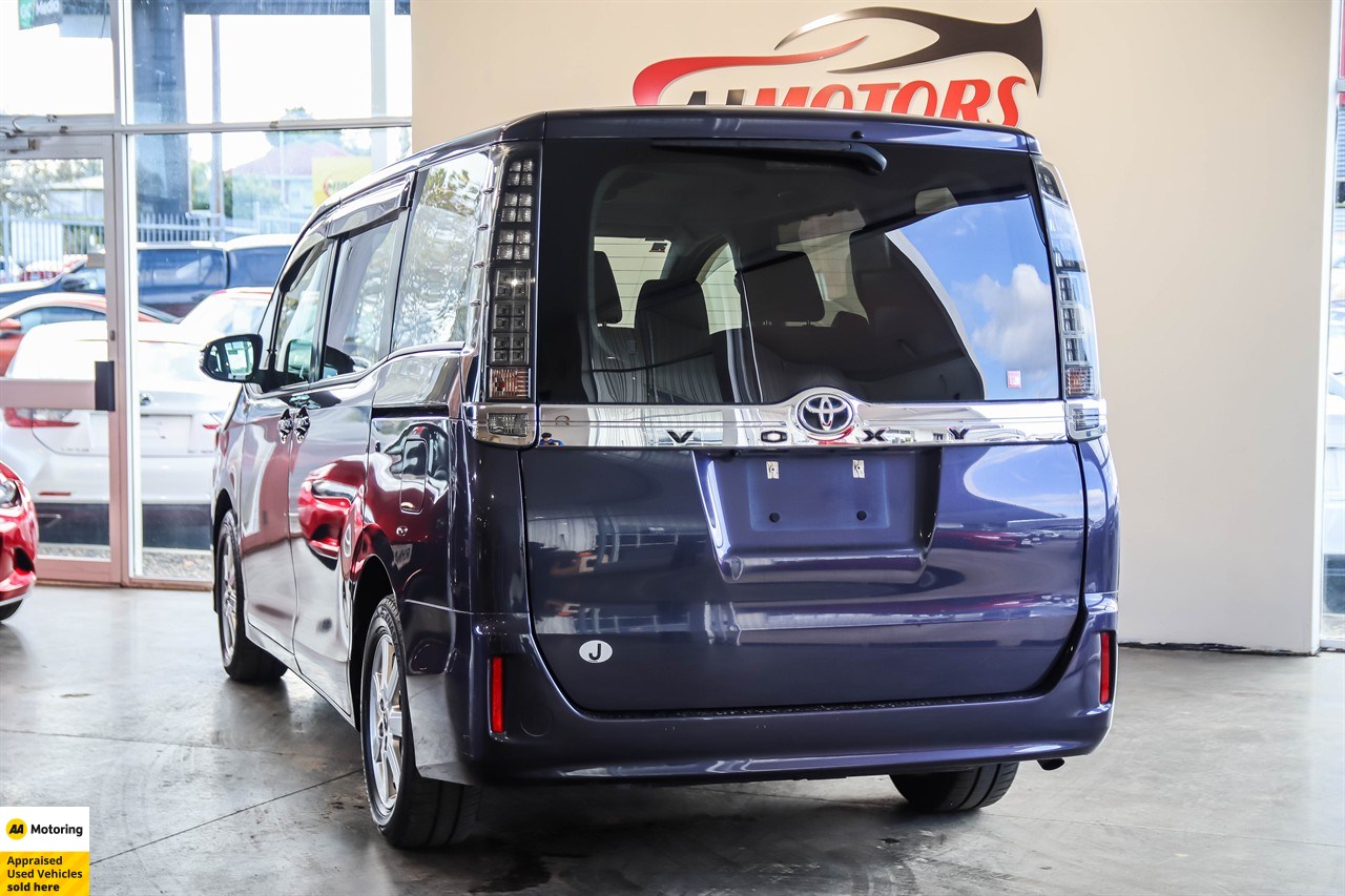 2014 Toyota Voxy