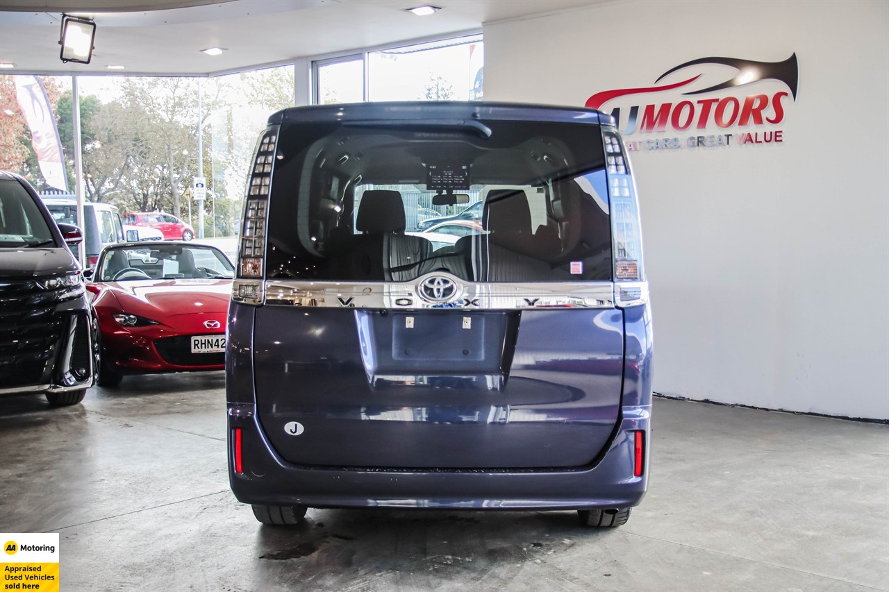 2014 Toyota Voxy