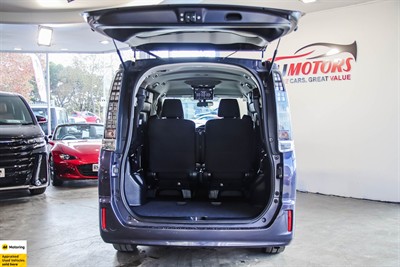 2014 Toyota Voxy - Thumbnail