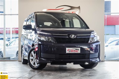 2014 Toyota Voxy - Thumbnail