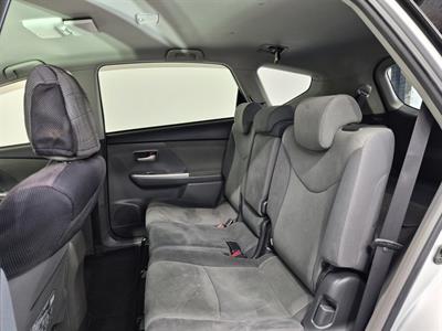 2013 Toyota Prius Alpha - Thumbnail