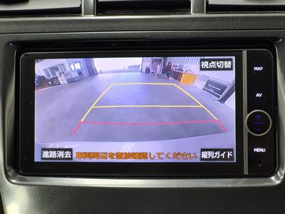 2013 Toyota Prius Alpha - Thumbnail