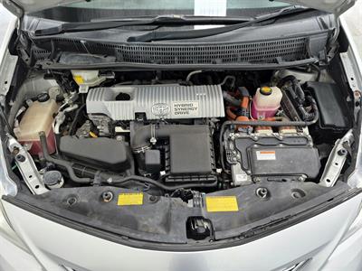 2013 Toyota Prius Alpha - Thumbnail