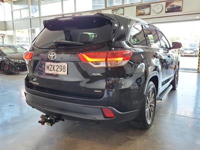 2020 Toyota Highlander - Thumbnail