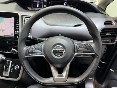 2017 Nissan Serena - Thumbnail