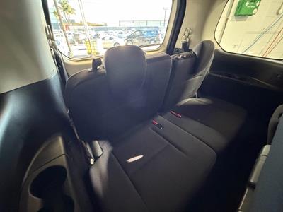 2017 Nissan Serena - Thumbnail