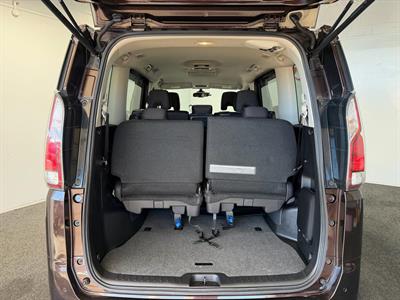 2017 Nissan Serena - Thumbnail