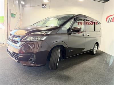 2017 Nissan Serena - Thumbnail