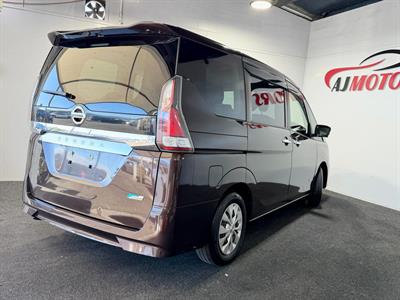 2017 Nissan Serena - Thumbnail