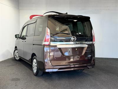 2017 Nissan Serena - Thumbnail