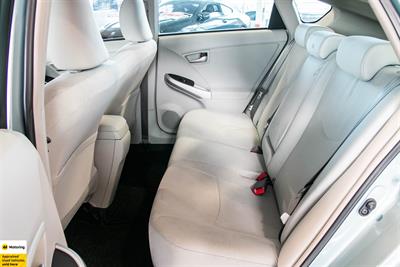 2014 Toyota Prius - Thumbnail
