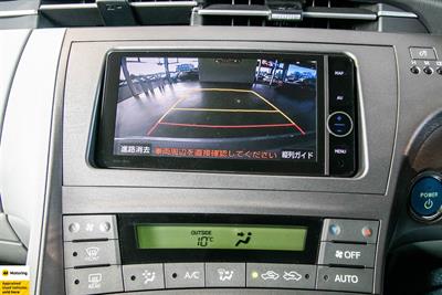 2014 Toyota Prius - Thumbnail
