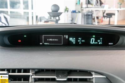 2014 Toyota Prius - Thumbnail