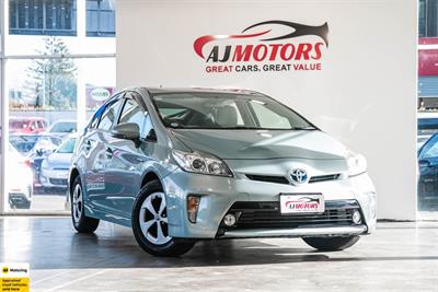 2014 Toyota Prius - Thumbnail