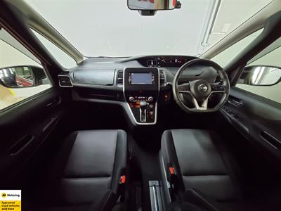 2017 Nissan Serena - Thumbnail