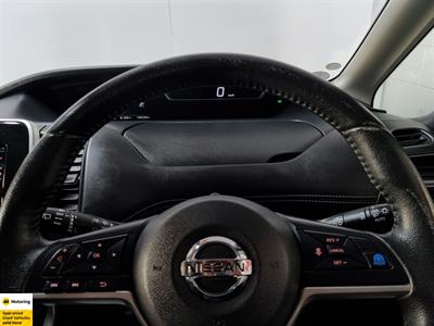 2017 Nissan Serena - Thumbnail