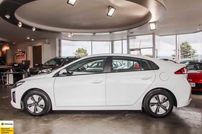 2022 Hyundai IONIQ - Thumbnail